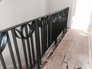 balustrade with circles 01